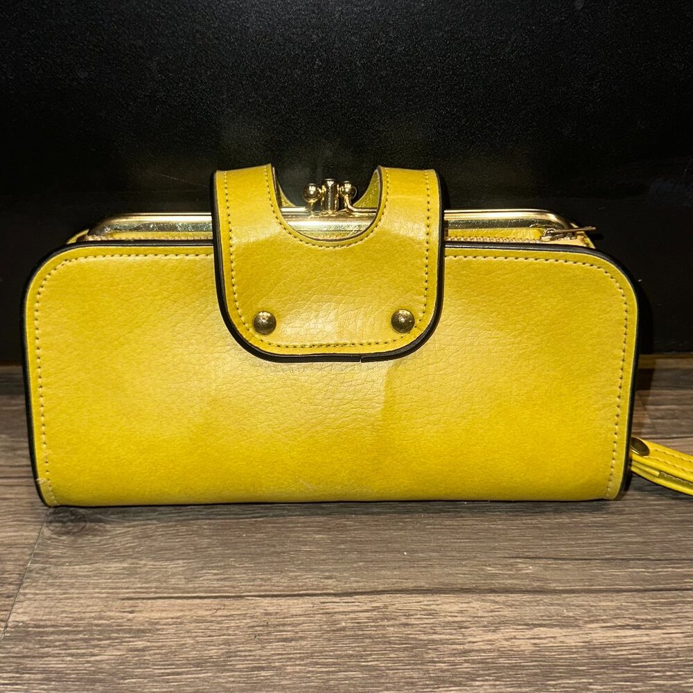 Vintage Chartreuse Leather Clutch / Wallet / Wristlet with Strap